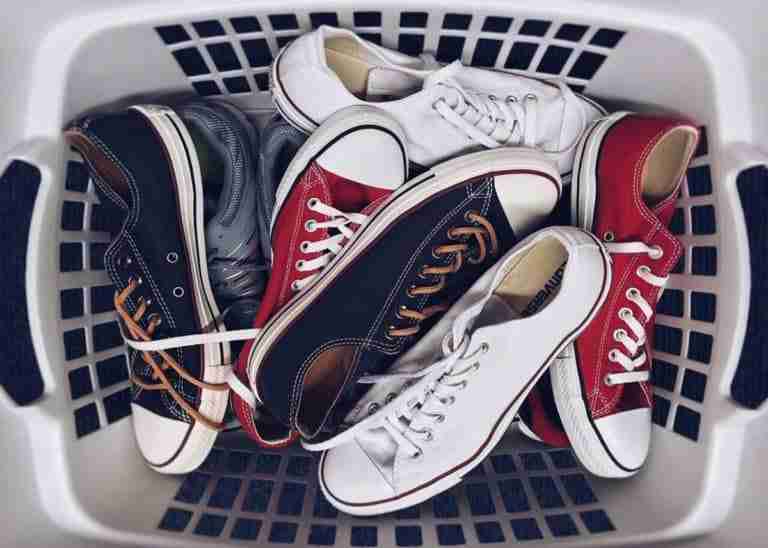 sneakers, laundry, shoes-1428292.jpg