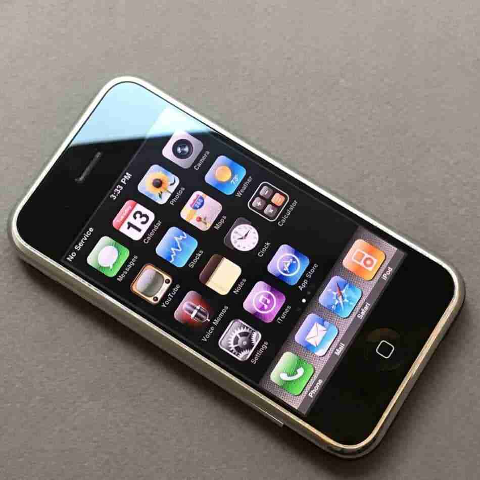 2007- Apple iPhone